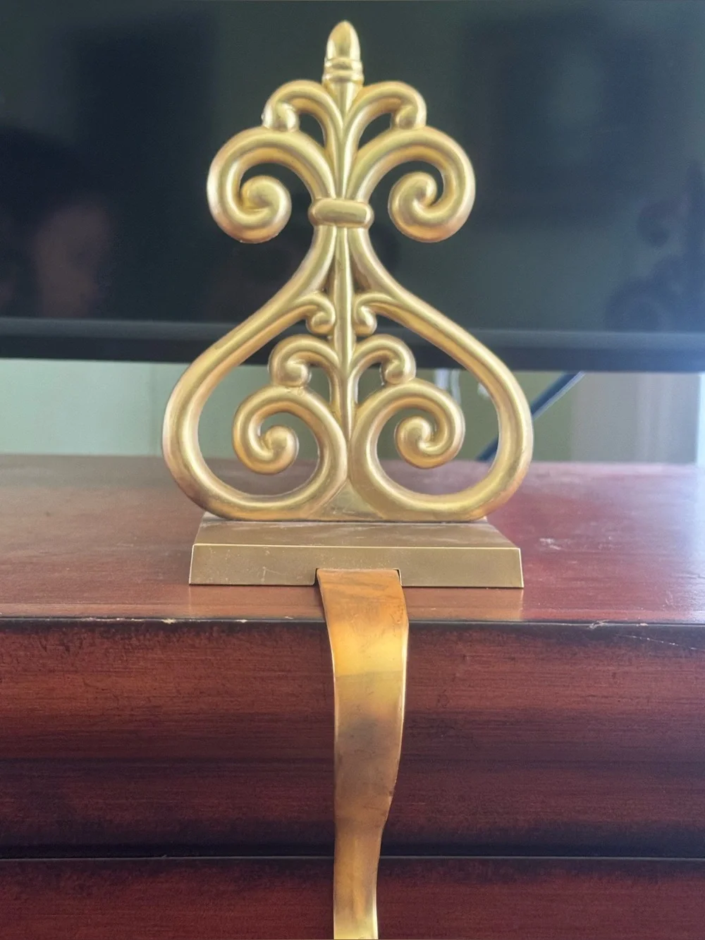 4 Beautiful Pier 1 Imports Gold Tone Stocking Hangers Ornate Feature Heavyweight